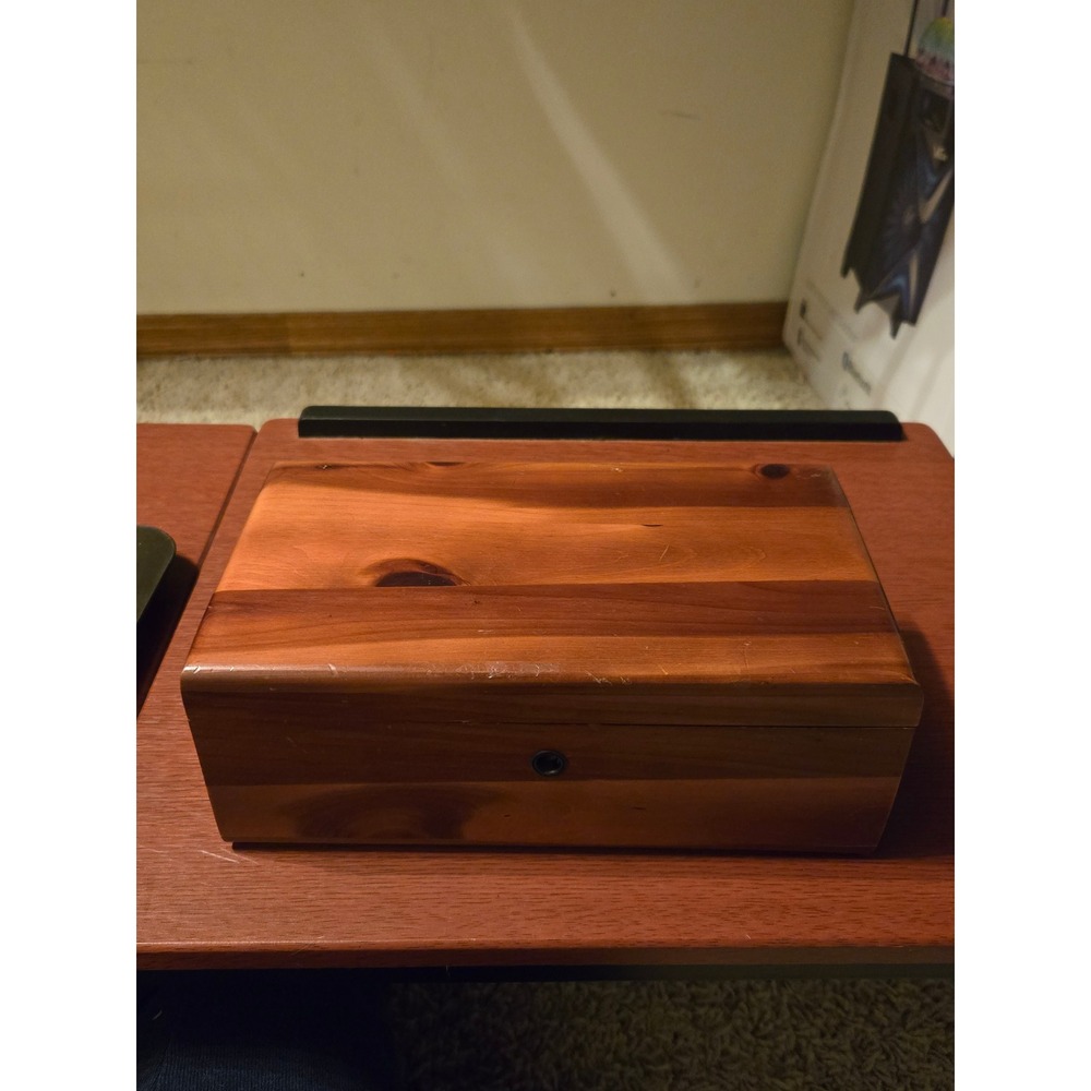 Vintage Lane Cedar Chest Keepsake Box Paris Furniture Ponca City OK‎ No Key